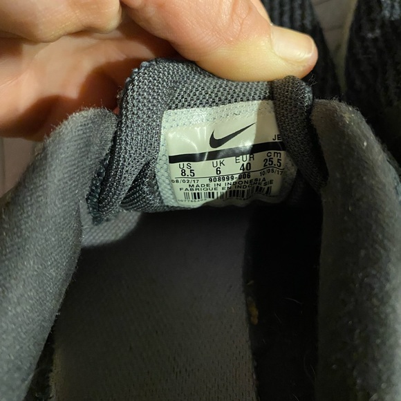 Women’s Nike Running Shoes - Picture 5 of 5